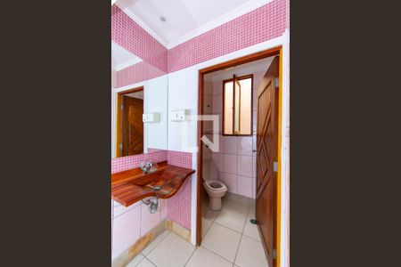 Casa à venda com 200m², 4 quartos e 2 vagas Casa à venda com 200m², 4 quartos e 2 vagasLavabo