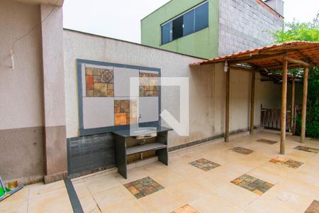 Casa à venda com 200m², 4 quartos e 2 vagas Casa à venda com 200m², 4 quartos e 2 vagasQuintal