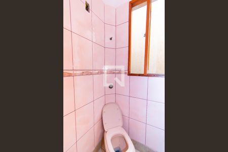 Casa à venda com 200m², 4 quartos e 2 vagas Casa à venda com 200m², 4 quartos e 2 vagasLavabo