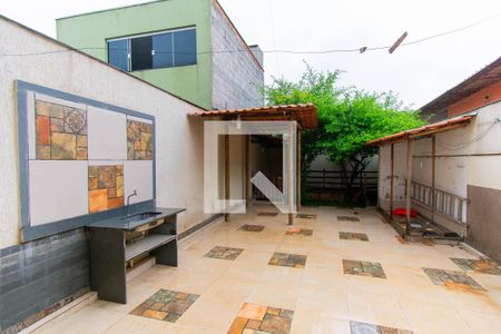 Casa à venda com 200m², 4 quartos e 2 vagas Casa à venda com 200m², 4 quartos e 2 vagasQuintal