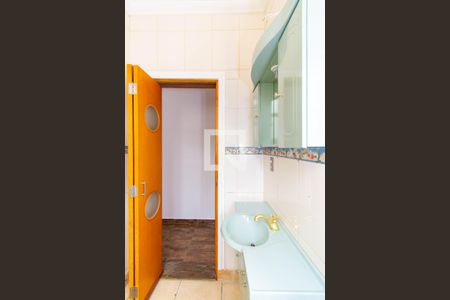 Casa à venda com 200m², 4 quartos e 2 vagas Casa à venda com 200m², 4 quartos e 2 vagasBanheiro Corredor