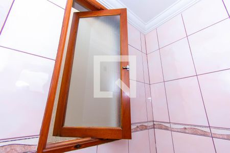 Casa à venda com 200m², 4 quartos e 2 vagas Casa à venda com 200m², 4 quartos e 2 vagasLavabo