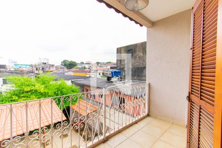 Casa à venda com 200m², 4 quartos e 2 vagas Casa à venda com 200m², 4 quartos e 2 vagasVaranda da Suíte