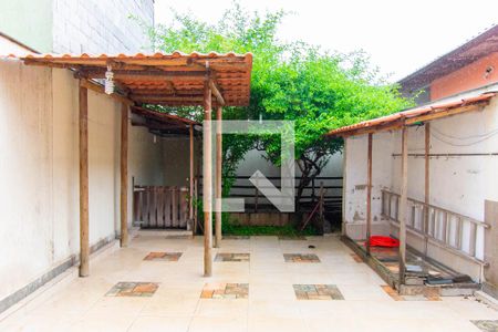 Casa à venda com 200m², 4 quartos e 2 vagas Casa à venda com 200m², 4 quartos e 2 vagasQuintal