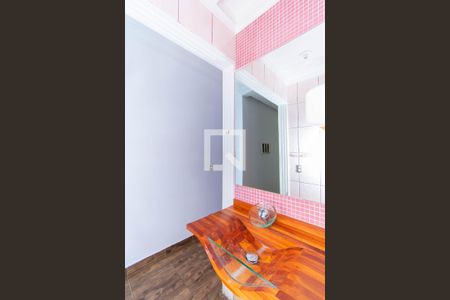 Casa à venda com 200m², 4 quartos e 2 vagas Casa à venda com 200m², 4 quartos e 2 vagasLavabo