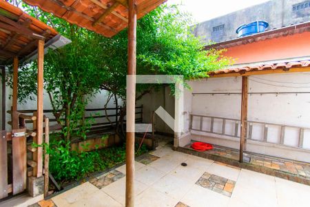 Casa à venda com 200m², 4 quartos e 2 vagas Casa à venda com 200m², 4 quartos e 2 vagasQuintal