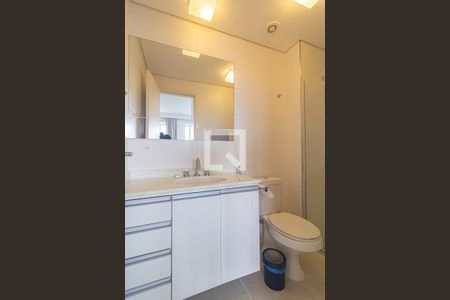 Banheiro de kitnet/studio para alugar com 1 quarto, 29m² em Campina do Siqueira, Curitiba
