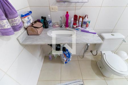 Casa à venda com 220m², 4 quartos e 5 vagasBanheiro da suíte 1