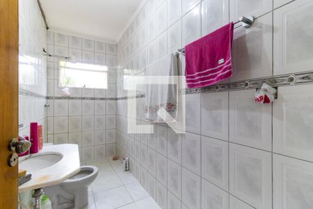 Casa à venda com 220m², 4 quartos e 5 vagasBanheiro da suíte 2