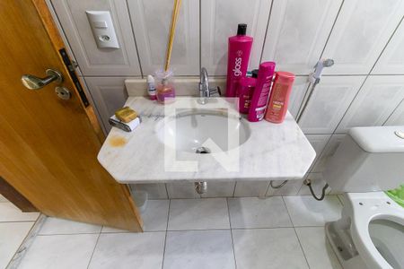 Casa à venda com 220m², 4 quartos e 5 vagasBanheiro da suíte 2