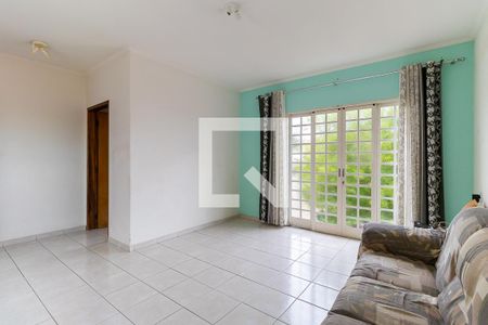 Sala de TV de casa à venda com 4 quartos, 220m² em Vila Industrial, Campinas