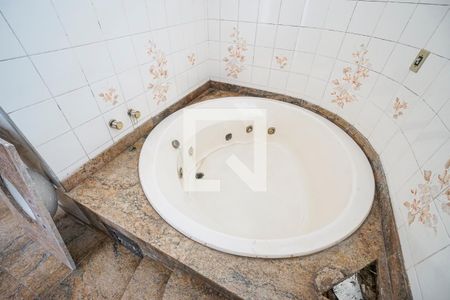 Casa à venda com 307m², 6 quartos e 3 vagas Casa à venda com 307m², 6 quartos e 3 vagasBanheiro