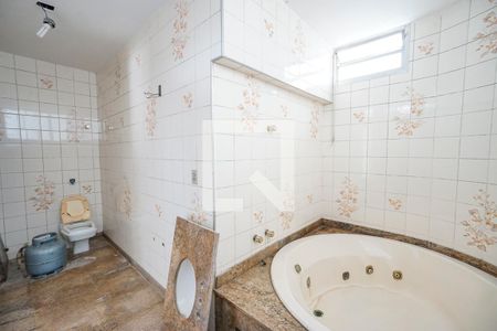 Banheiro  de casa à venda com 6 quartos, 307m² em Vila Gomes Cardim, São Paulo