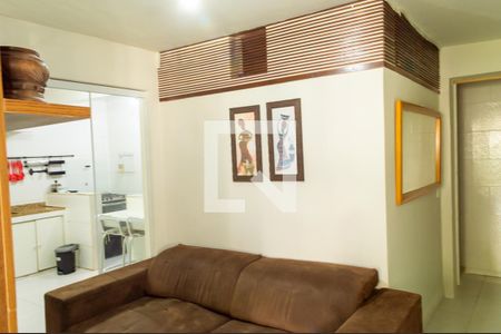 Sala de casa para alugar com 2 quartos, 140m² em Barra da Tijuca, Rio de Janeiro