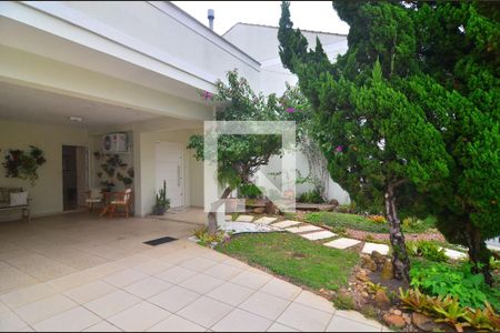 Casa à venda com 240m², 5 quartos e 3 vagasPátio