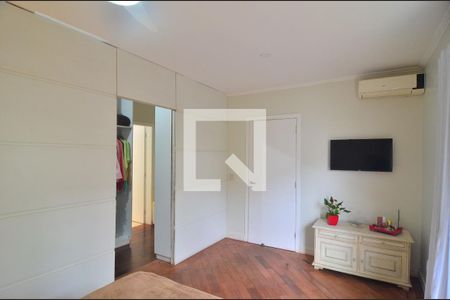 Casa à venda com 240m², 5 quartos e 3 vagasSuíte 2