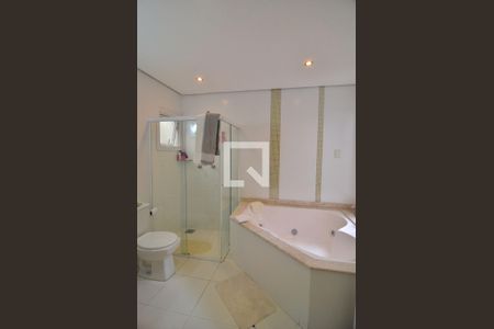 Casa à venda com 240m², 5 quartos e 3 vagasBanheiro suíte 2