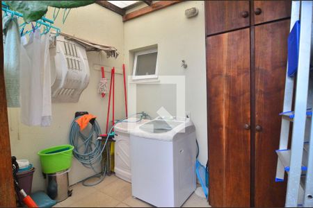 Casa à venda com 240m², 5 quartos e 3 vagasÁrea de serviço