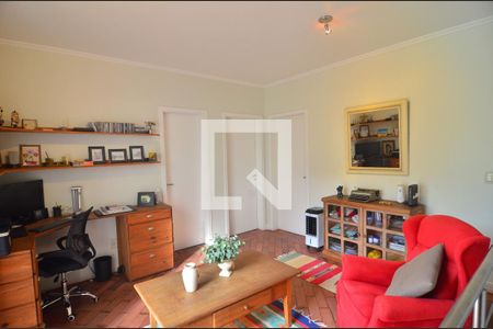 Casa à venda com 240m², 5 quartos e 3 vagasEscritório