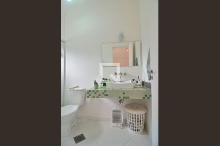 Casa à venda com 240m², 5 quartos e 3 vagasBanheiro 1