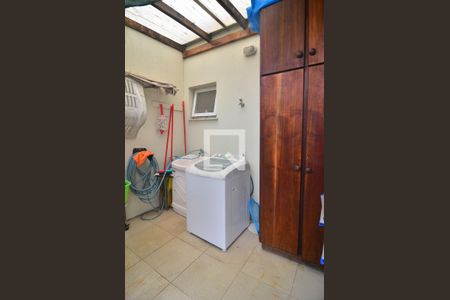 Casa à venda com 240m², 5 quartos e 3 vagasÁrea de serviço