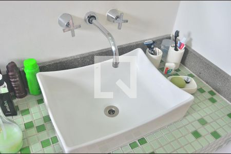 Casa à venda com 240m², 5 quartos e 3 vagasBanheiro 1