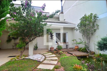 Casa à venda com 240m², 5 quartos e 3 vagasPátio