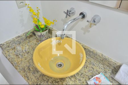 Casa à venda com 240m², 5 quartos e 3 vagasBanheiro Suíte 1