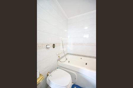 Apartamento à venda com 200m², 3 quartos e 2 vagas Apartamento à venda com 200m², 3 quartos e 2 vagasBanheiro da suíte