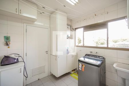 Apartamento à venda com 200m², 3 quartos e 2 vagas Apartamento à venda com 200m², 3 quartos e 2 vagasÁrea de serviço