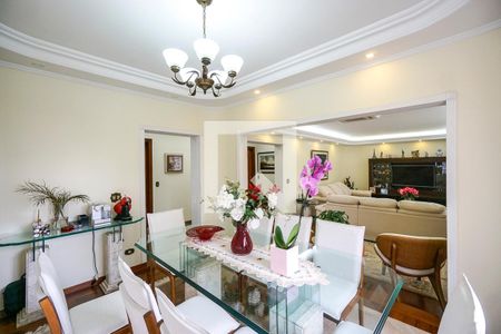 Apartamento à venda com 200m², 3 quartos e 2 vagas Apartamento à venda com 200m², 3 quartos e 2 vagasSala de jantar