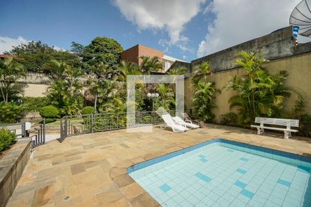 Apartamento à venda com 200m², 3 quartos e 2 vagas Apartamento à venda com 200m², 3 quartos e 2 vagasPiscina