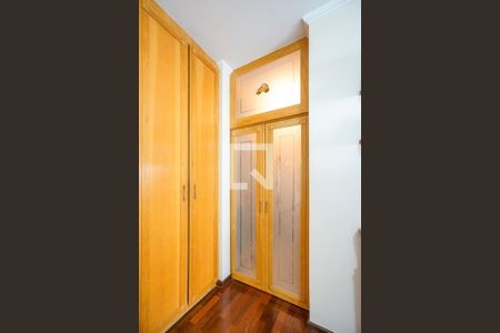 Apartamento à venda com 200m², 3 quartos e 2 vagas Apartamento à venda com 200m², 3 quartos e 2 vagasCloset da suíte