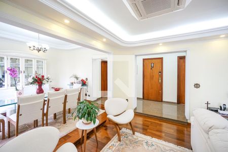 Apartamento à venda com 200m², 3 quartos e 2 vagas Apartamento à venda com 200m², 3 quartos e 2 vagasSala de estar