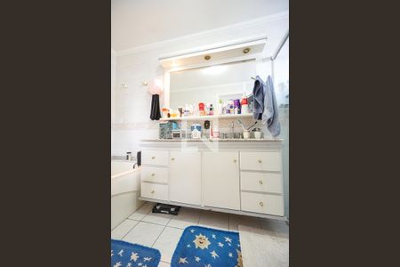 Apartamento à venda com 200m², 3 quartos e 2 vagas Apartamento à venda com 200m², 3 quartos e 2 vagasBanheiro da suíte