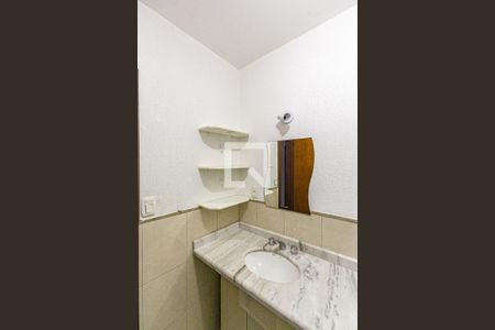 Casa para alugar com 233m², 4 quartos e 4 vagas Casa para alugar com 233m², 4 quartos e 4 vagasBanheiro Social
