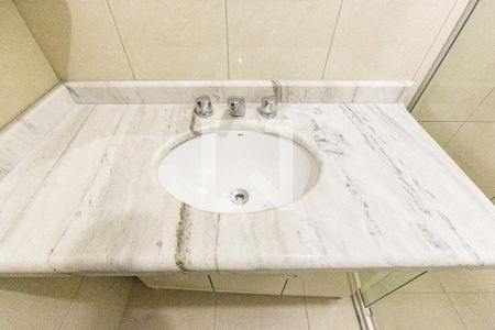 Casa para alugar com 233m², 4 quartos e 4 vagas Casa para alugar com 233m², 4 quartos e 4 vagasBanheiro Social