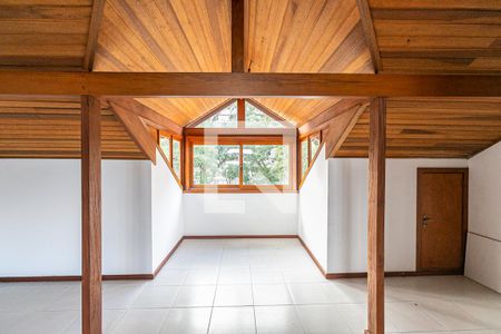 Casa para alugar com 233m², 4 quartos e 4 vagas Casa para alugar com 233m², 4 quartos e 4 vagasSotão