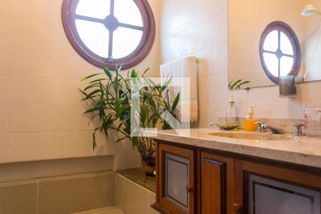 Casa à venda com 420m², 6 quartos e 1 vagaBanheiro da Suíte 2