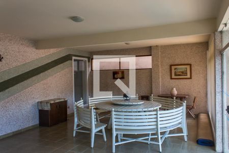 Casa à venda com 420m², 6 quartos e 1 vagaSalão de Festas