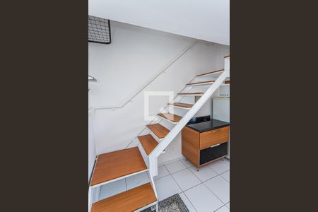 Escada de apartamento para alugar com 1 quarto, 64m² em Casa Verde, São Paulo