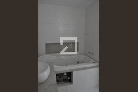 Casa para alugar com 250m², 4 quartos e 2 vagasBanheiro da Suíte