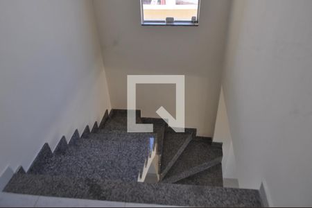 Casa para alugar com 250m², 4 quartos e 2 vagasEscada de Acesso ao Segundo Andar