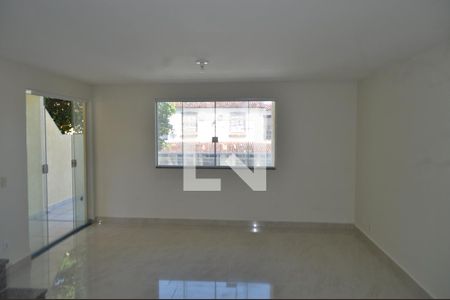Casa para alugar com 250m², 4 quartos e 2 vagasSala