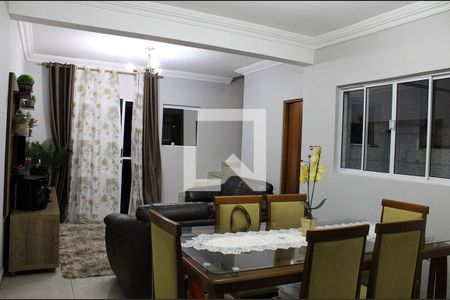 Sala de casa à venda com 3 quartos, 200m² em Piraporinha, Diadema