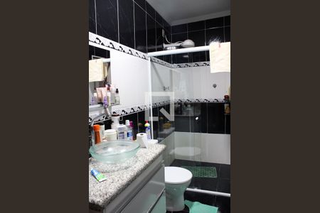 Casa à venda com 200m², 3 quartos e 2 vagas Casa à venda com 200m², 3 quartos e 2 vagasBanheiro