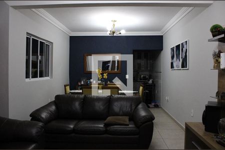 Sala de casa à venda com 3 quartos, 200m² em Piraporinha, Diadema