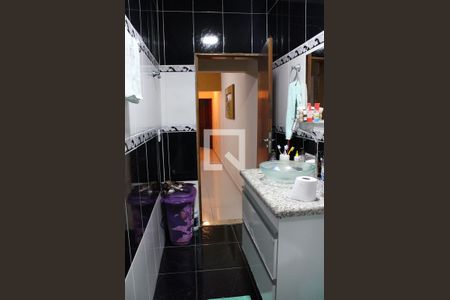 Casa à venda com 200m², 3 quartos e 2 vagas Casa à venda com 200m², 3 quartos e 2 vagasBanheiro