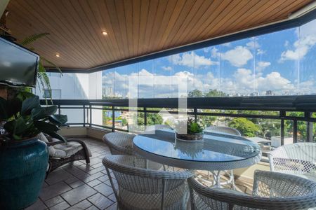 Apartamento à venda com 248m², 4 quartos e 3 vagasVaranda