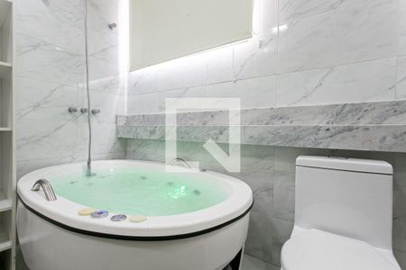 Casa à venda com 180m², 3 quartos e 1 vagaBanheiro da Suíte 2 - Banheira